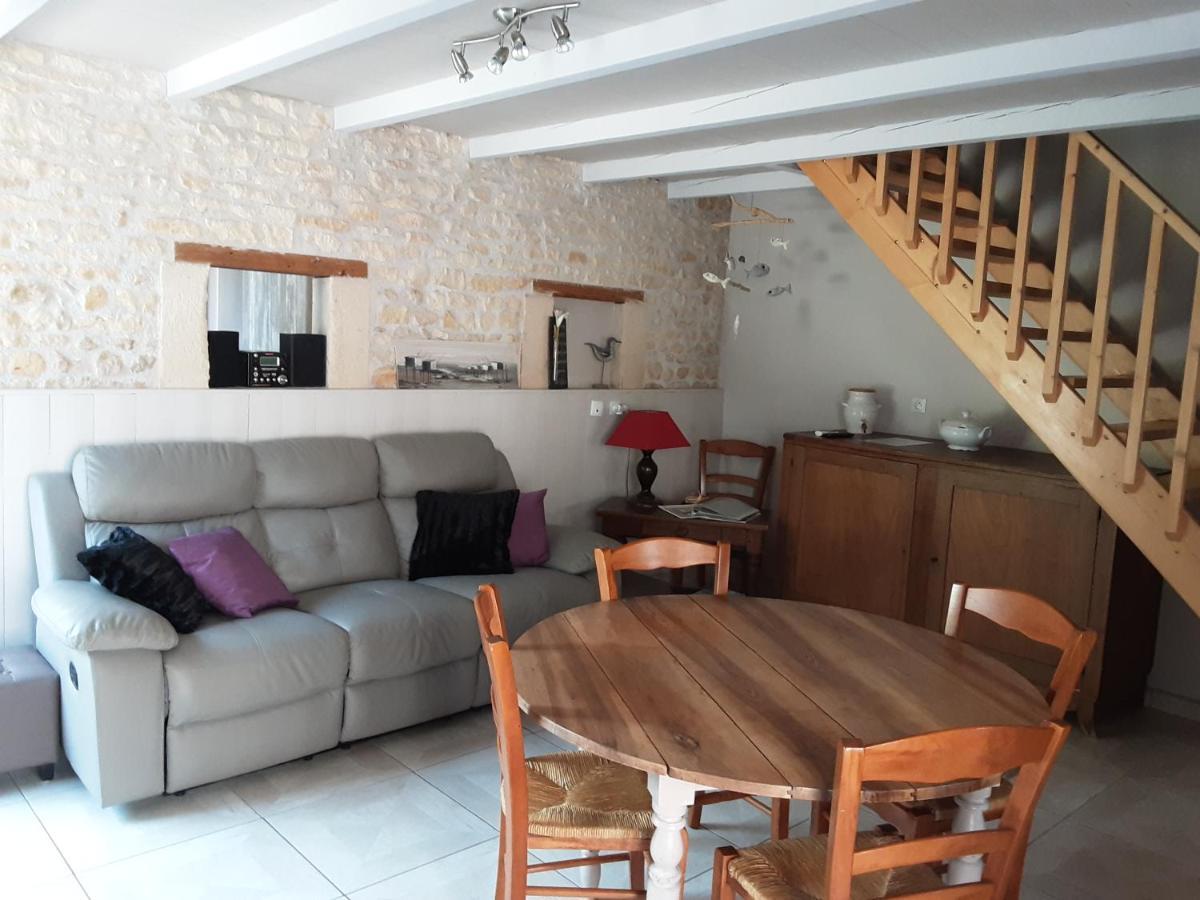 Gite " Les Tourterelles" Thaims Exterior foto
